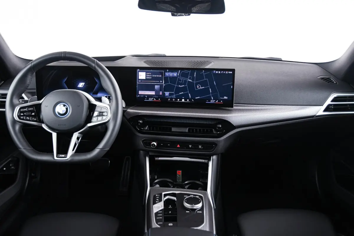 330e M Sport Edition Active Cruise Control - Elektrisch verstelbare/verwarmde voorstoelen - Head up - Sportstoelen - Parking Assistant Plus - Extra getint glas - Comfort Access - Elektrische
