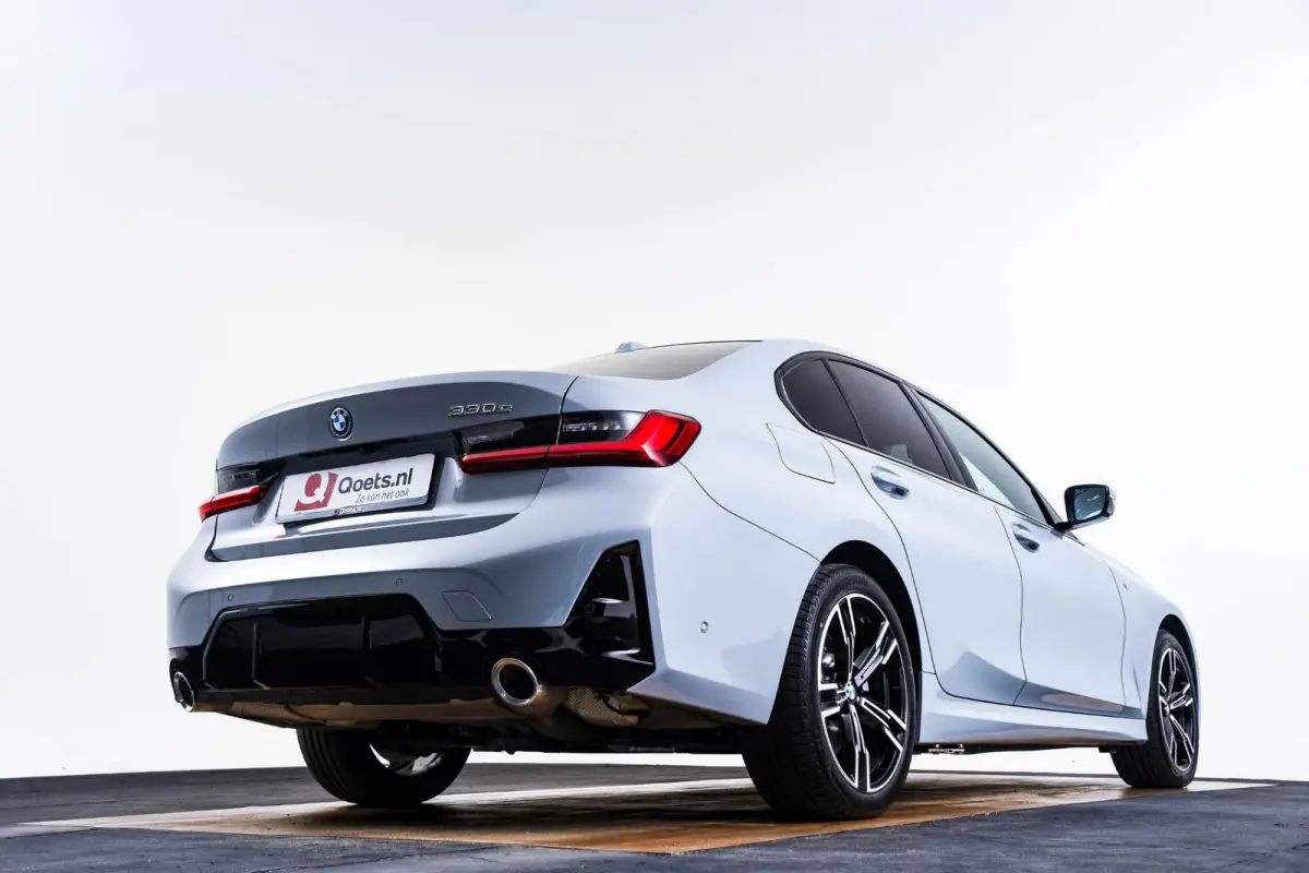 330e M Sport Edition Active Cruise Control - Elektrisch verstelbare/verwarmde voorstoelen - Head up - Sportstoelen - Parking Assistant Plus - Extra getint glas - Comfort Access - Elektrische