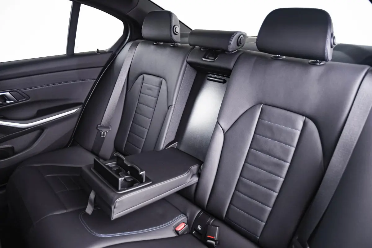330e M Sport Edition Active Cruise Control - Elektrisch verstelbare/verwarmde voorstoelen - Head up - Sportstoelen - Parking Assistant Plus - Extra getint glas - Comfort Access - Elektrische
