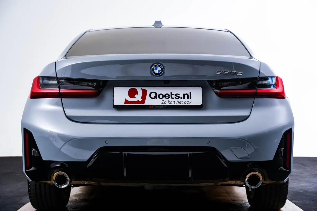 330e M Sport Edition Active Cruise Control - Elektrisch verstelbare/verwarmde voorstoelen - Head up - Sportstoelen - Parking Assistant Plus - Extra getint glas - Comfort Access - Elektrische