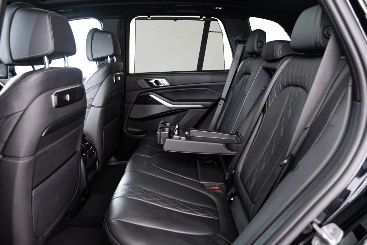 xDrive50e M Sport - Panoramadak - Driving/Parking Assistant Professional - Harman kardon - Comfort Access - Warmte Comfort Pack - Comfortstoelen - Getinte ruiten - zonneschermen - High Beam 