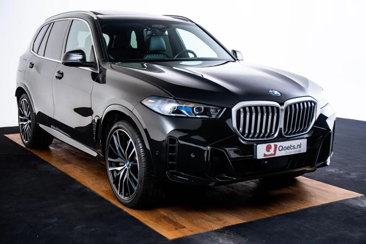 xDrive50e M Sport - Panoramadak - Driving/Parking Assistant Professional - Harman kardon - Comfort Access - Warmte Comfort Pack - Comfortstoelen - Getinte ruiten - zonneschermen - High Beam 