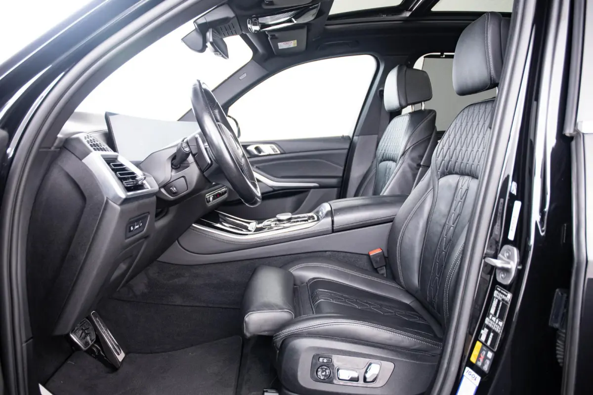 xDrive50e M Sport - Panoramadak - Driving/Parking Assistant Professional - Harman kardon - Comfort Access - Warmte Comfort Pack - Comfortstoelen - Getinte ruiten - zonneschermen - High Beam 