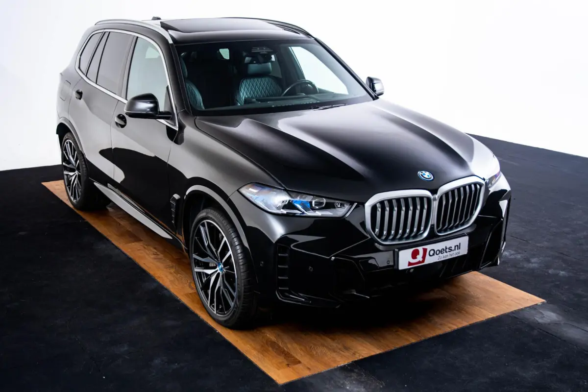 xDrive50e M Sport - Panoramadak - Driving/Parking Assistant Professional - Harman kardon - Comfort Access - Warmte Comfort Pack - Comfortstoelen - Getinte ruiten - zonneschermen - High Beam 