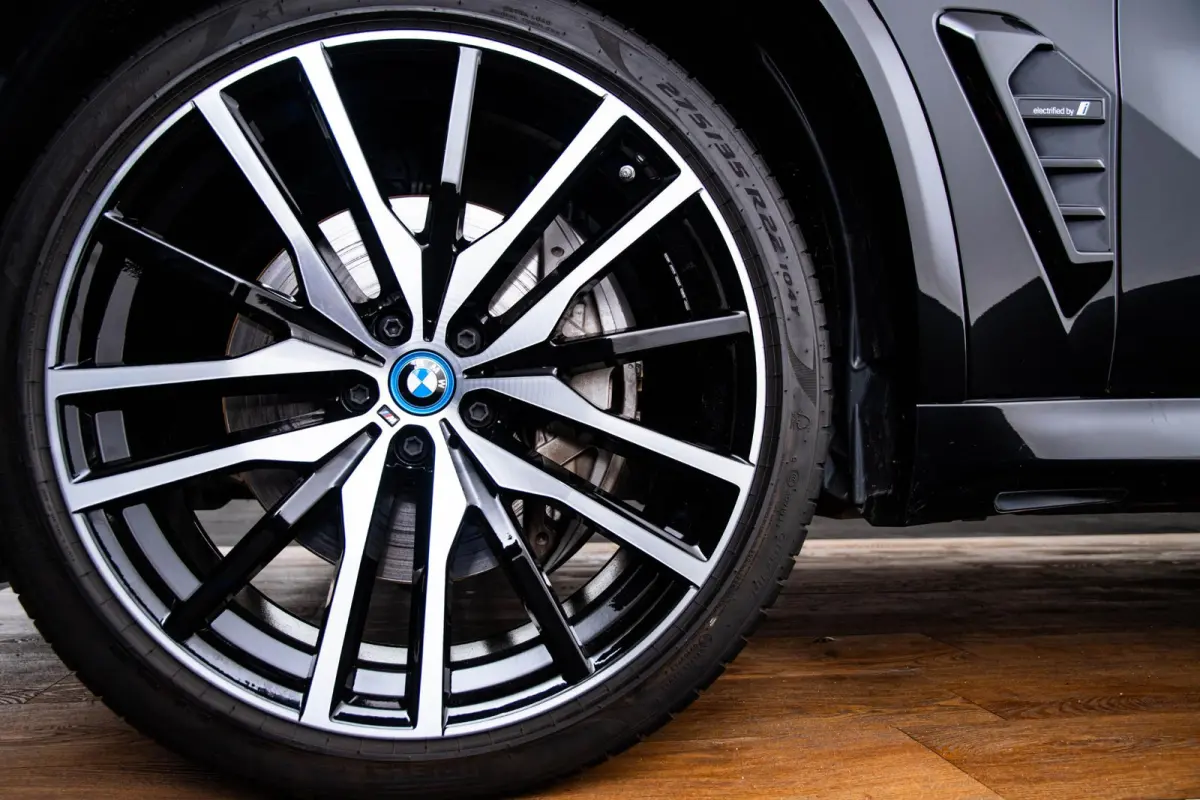 xDrive50e M Sport - Panoramadak - Driving/Parking Assistant Professional - Harman kardon - Comfort Access - Warmte Comfort Pack - Comfortstoelen - Getinte ruiten - zonneschermen - High Beam 
