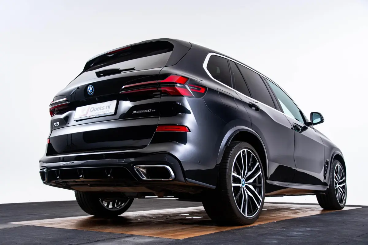 xDrive50e M Sport - Panoramadak - Driving/Parking Assistant Professional - Harman kardon - Comfort Access - Warmte Comfort Pack - Comfortstoelen - Getinte ruiten - zonneschermen - High Beam 