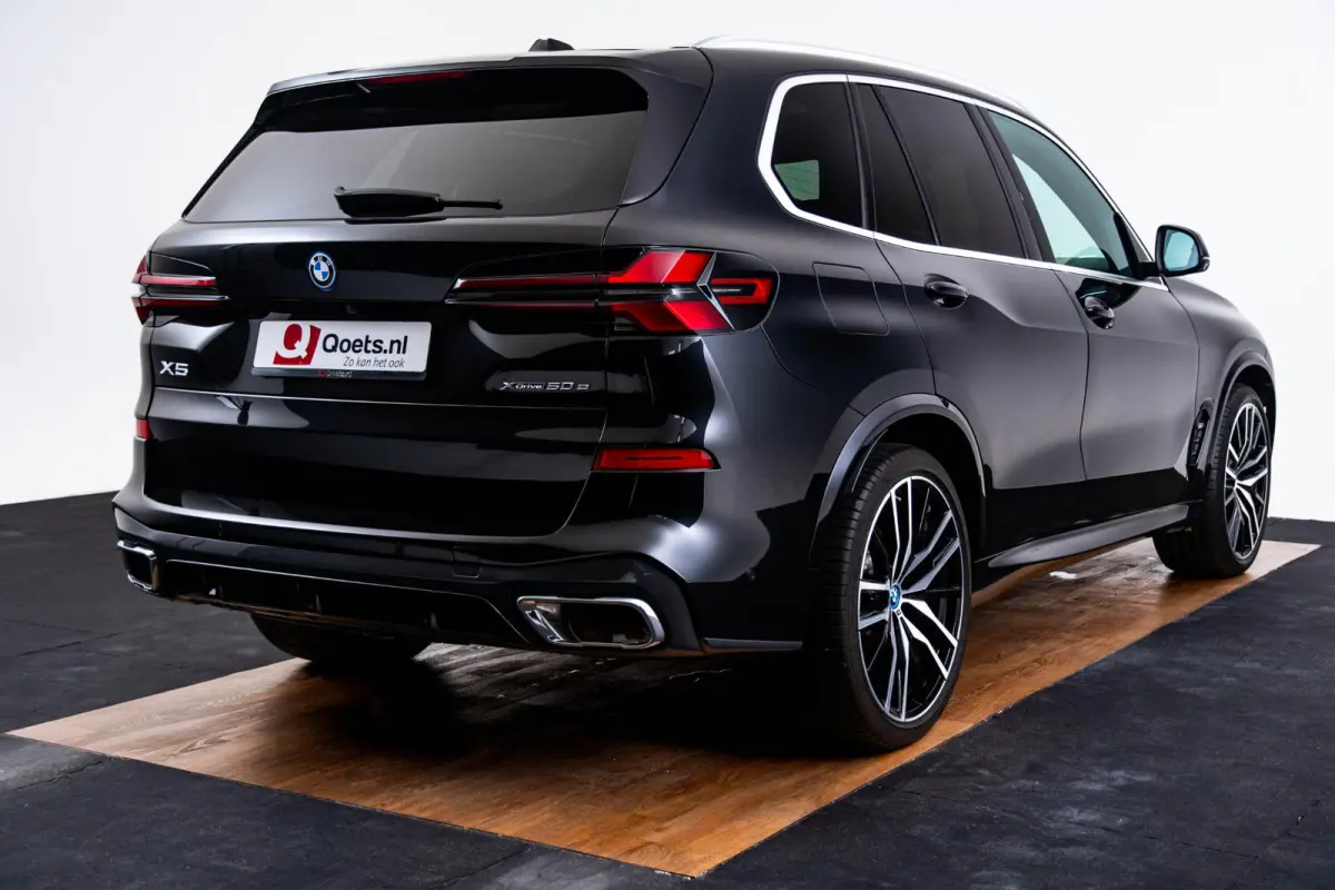 xDrive50e M Sport - Panoramadak - Driving/Parking Assistant Professional - Harman kardon - Comfort Access - Warmte Comfort Pack - Comfortstoelen - Getinte ruiten - zonneschermen - High Beam 