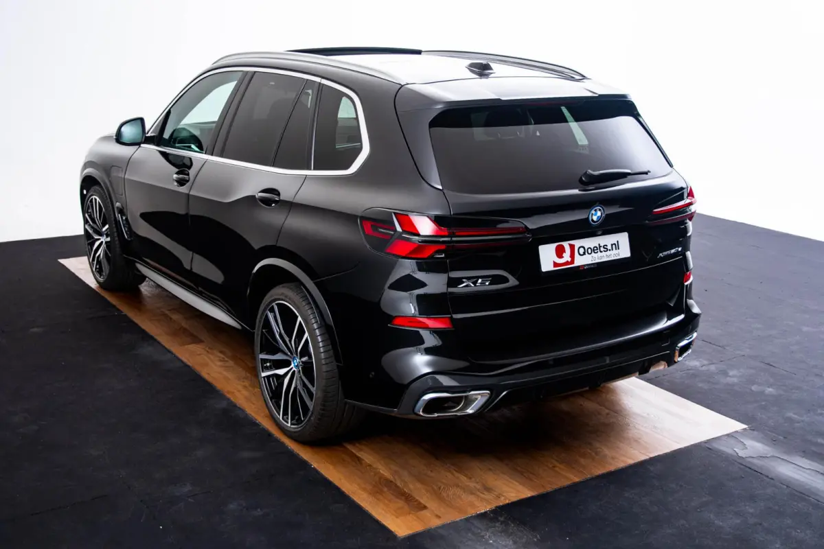 xDrive50e M Sport - Panoramadak - Driving/Parking Assistant Professional - Harman kardon - Comfort Access - Warmte Comfort Pack - Comfortstoelen - Getinte ruiten - zonneschermen - High Beam 