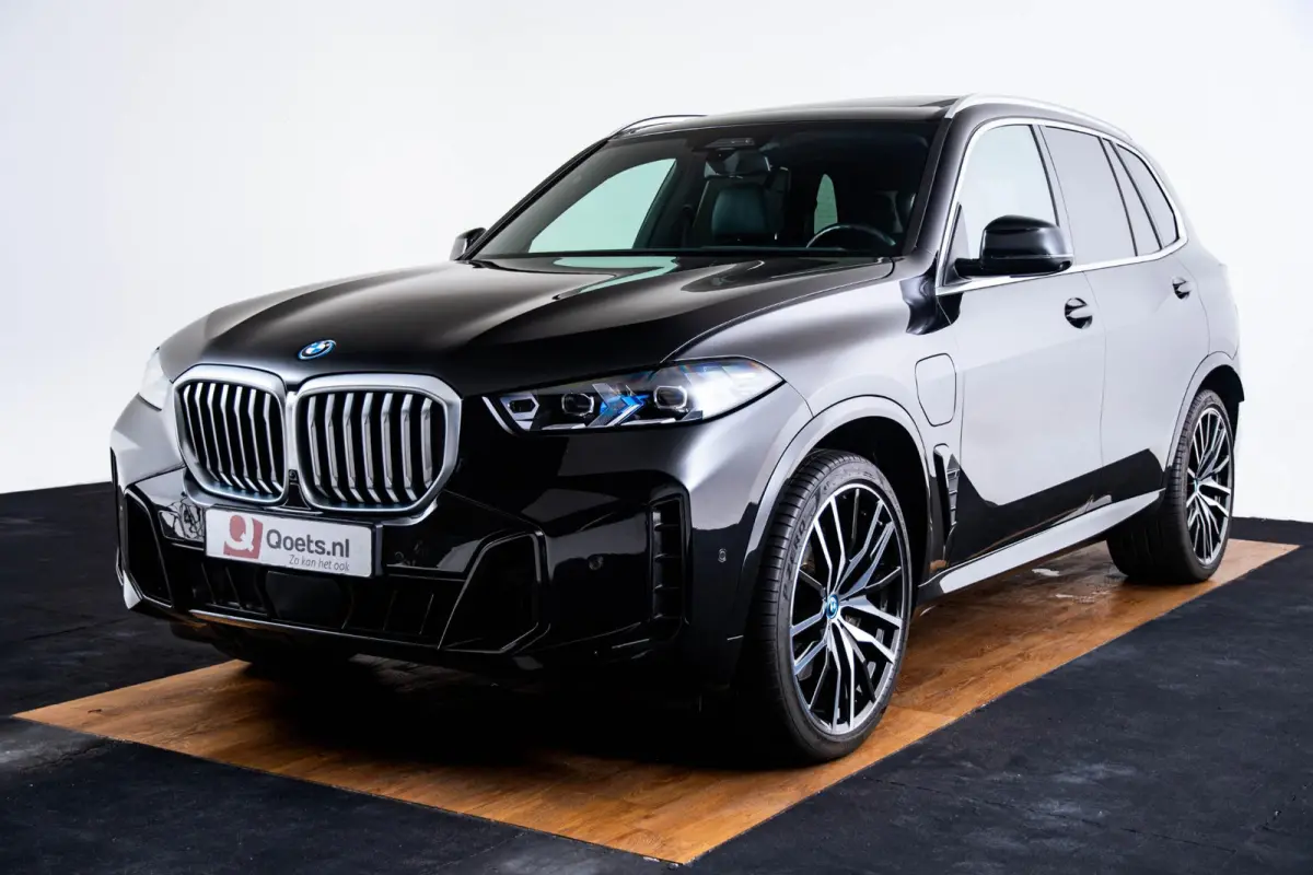 xDrive50e M Sport - Panoramadak - Driving/Parking Assistant Professional - Harman kardon - Comfort Access - Warmte Comfort Pack - Comfortstoelen - Getinte ruiten - zonneschermen - High Beam 