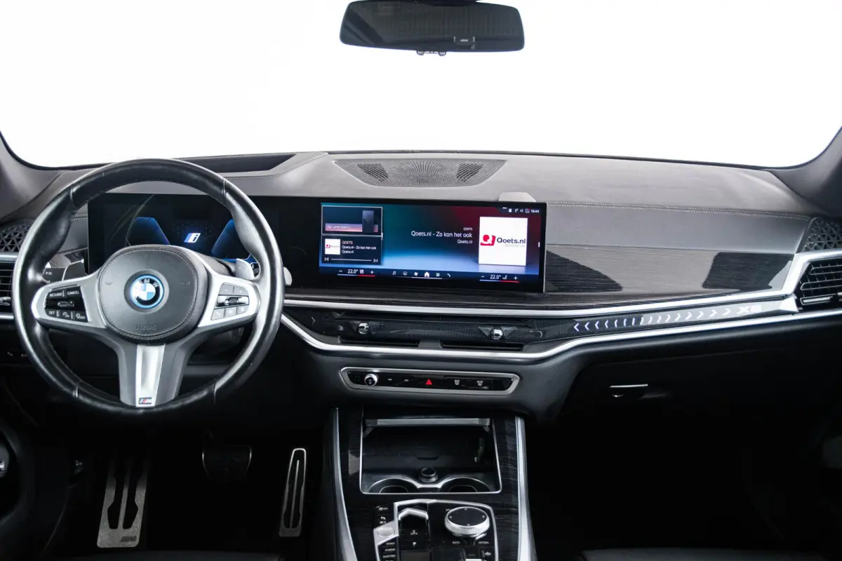 xDrive50e M Sport - Panoramadak - Driving/Parking Assistant Professional - Harman kardon - Comfort Access - Warmte Comfort Pack - Comfortstoelen - Getinte ruiten - zonneschermen - High Beam 