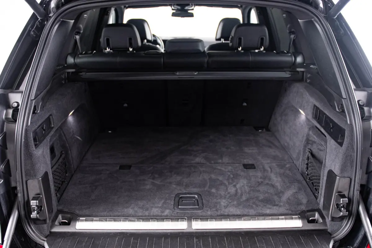 xDrive50e M Sport - Panoramadak - Driving/Parking Assistant Professional - Harman kardon - Comfort Access - Warmte Comfort Pack - Comfortstoelen - Getinte ruiten - zonneschermen - High Beam 