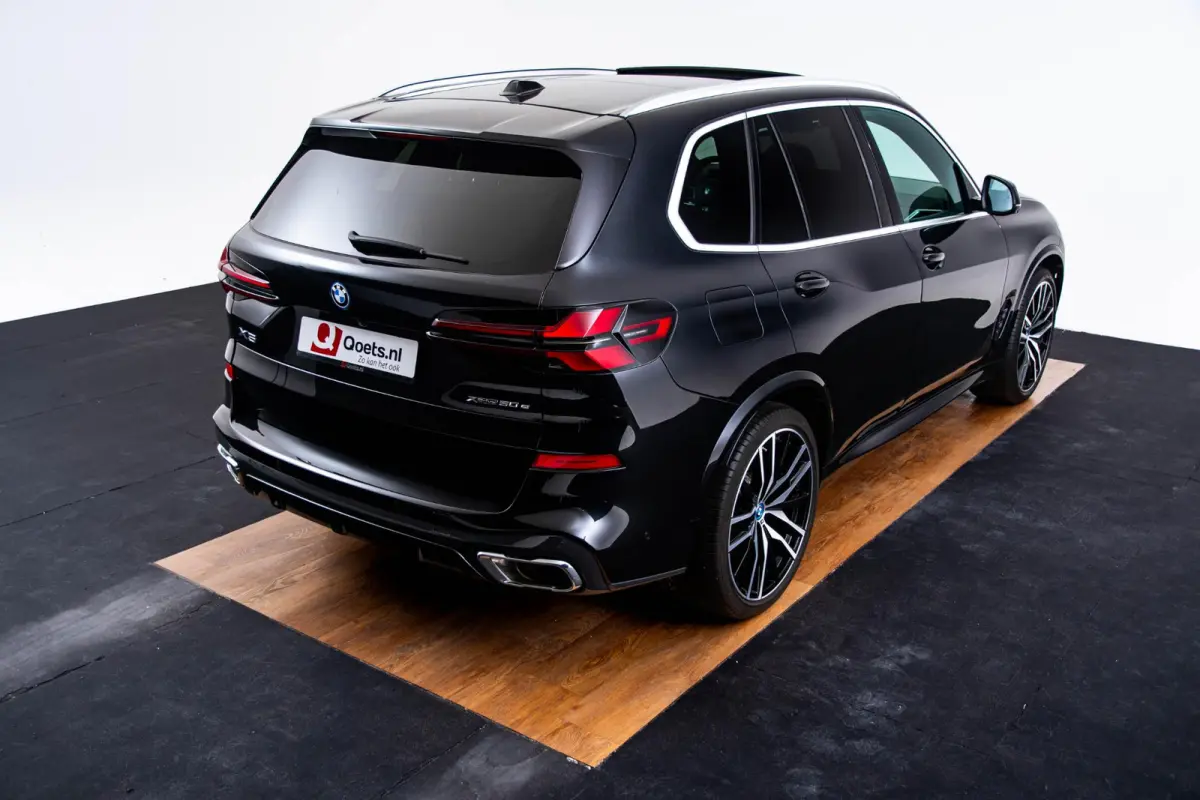 xDrive50e M Sport - Panoramadak - Driving/Parking Assistant Professional - Harman kardon - Comfort Access - Warmte Comfort Pack - Comfortstoelen - Getinte ruiten - zonneschermen - High Beam 