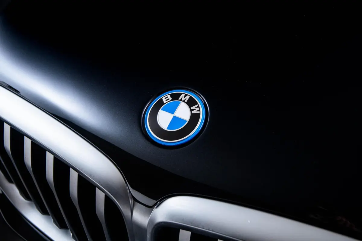 xDrive50e M Sport - Panoramadak - Driving/Parking Assistant Professional - Harman kardon - Comfort Access - Warmte Comfort Pack - Comfortstoelen - Getinte ruiten - zonneschermen - High Beam 