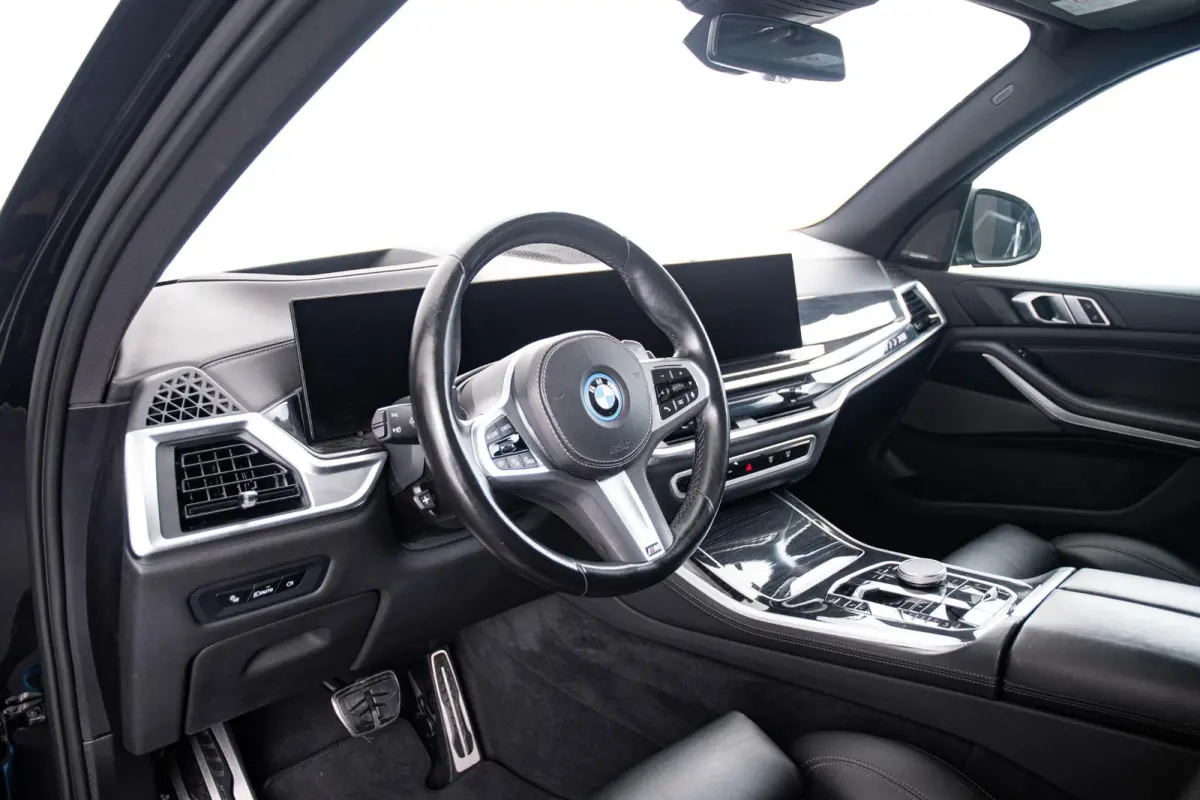 xDrive50e M Sport - Panoramadak - Driving/Parking Assistant Professional - Harman kardon - Comfort Access - Warmte Comfort Pack - Comfortstoelen - Getinte ruiten - zonneschermen - High Beam 
