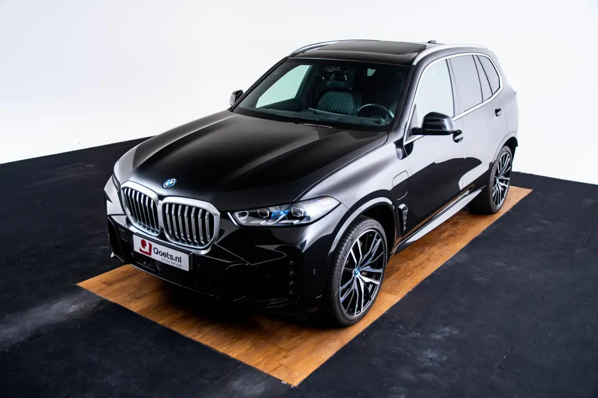 xDrive50e M Sport - Panoramadak - Driving/Parking Assistant Professional - Harman kardon - Comfort Access - Warmte Comfort Pack - Comfortstoelen - Getinte ruiten - zonneschermen - High Beam 