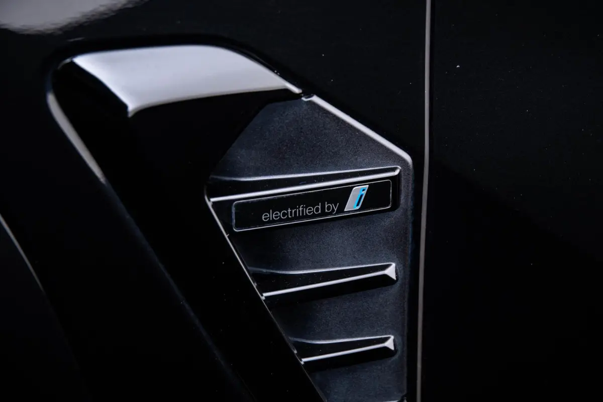 xDrive50e M Sport - Panoramadak - Driving/Parking Assistant Professional - Harman kardon - Comfort Access - Warmte Comfort Pack - Comfortstoelen - Getinte ruiten - zonneschermen - High Beam 
