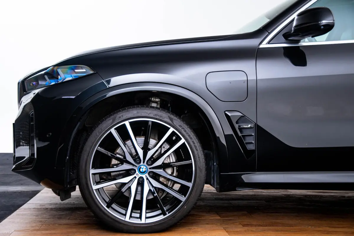 xDrive50e M Sport - Panoramadak - Driving/Parking Assistant Professional - Harman kardon - Comfort Access - Warmte Comfort Pack - Comfortstoelen - Getinte ruiten - zonneschermen - High Beam 