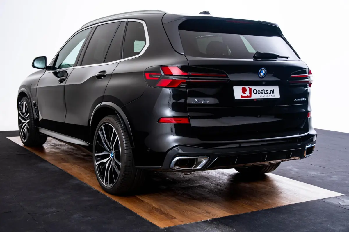 xDrive50e M Sport - Panoramadak - Driving/Parking Assistant Professional - Harman kardon - Comfort Access - Warmte Comfort Pack - Comfortstoelen - Getinte ruiten - zonneschermen - High Beam 