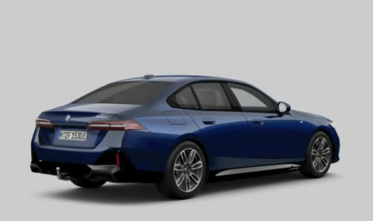 530e M-sport - Trekhaak - Harman Kardon - Driving Assistant Plus - Parking Assistant - 19 inch - Stuurwielverwarming - Stoelverwarming