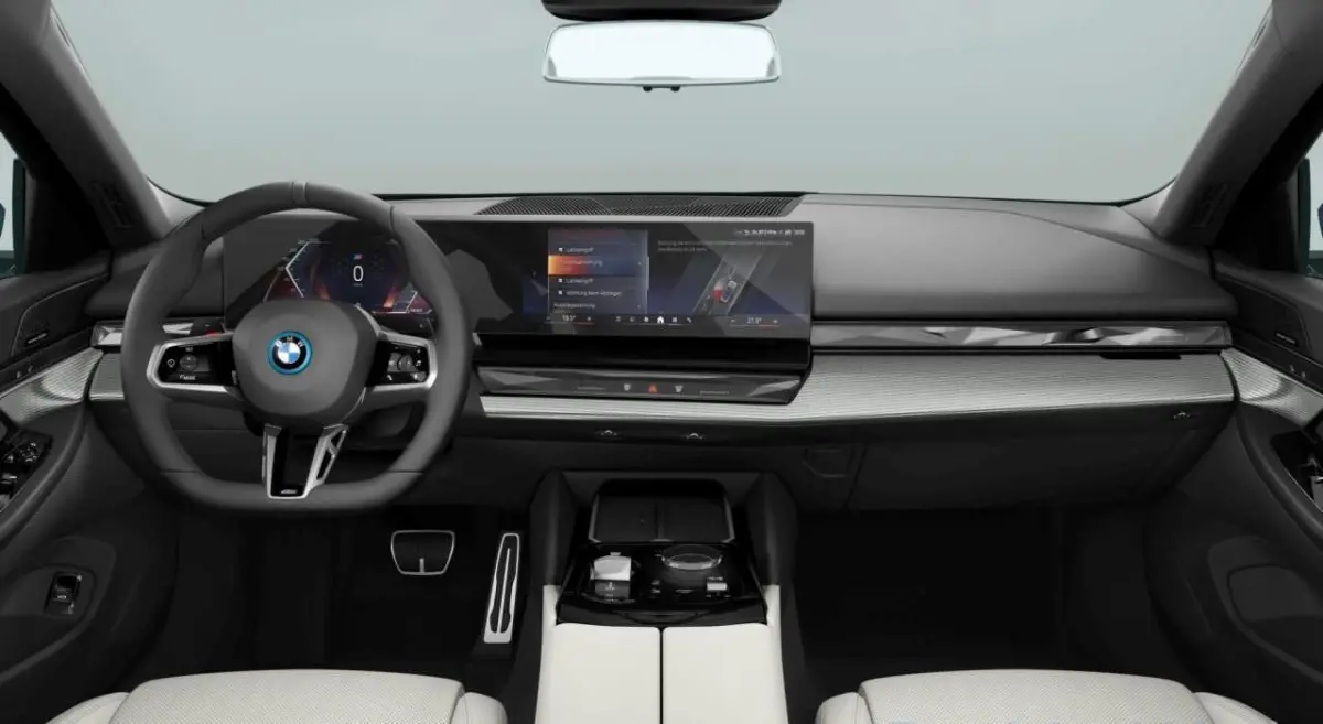 530e M-sport - Trekhaak - Harman Kardon - Driving Assistant Plus - Parking Assistant - 19 inch - Stuurwielverwarming - Stoelverwarming