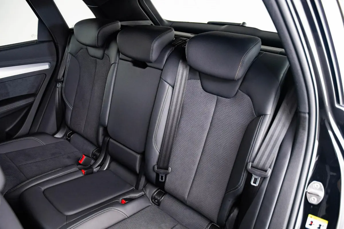 55 TFSI e S edition Adaptieve cruise control - Elektrisch verstelbare/verwarmde stoelen - Parkeerassistent - Assistentiepakket City/Parking - Sportstoelen - Achterbank plus - interieurvoorve
