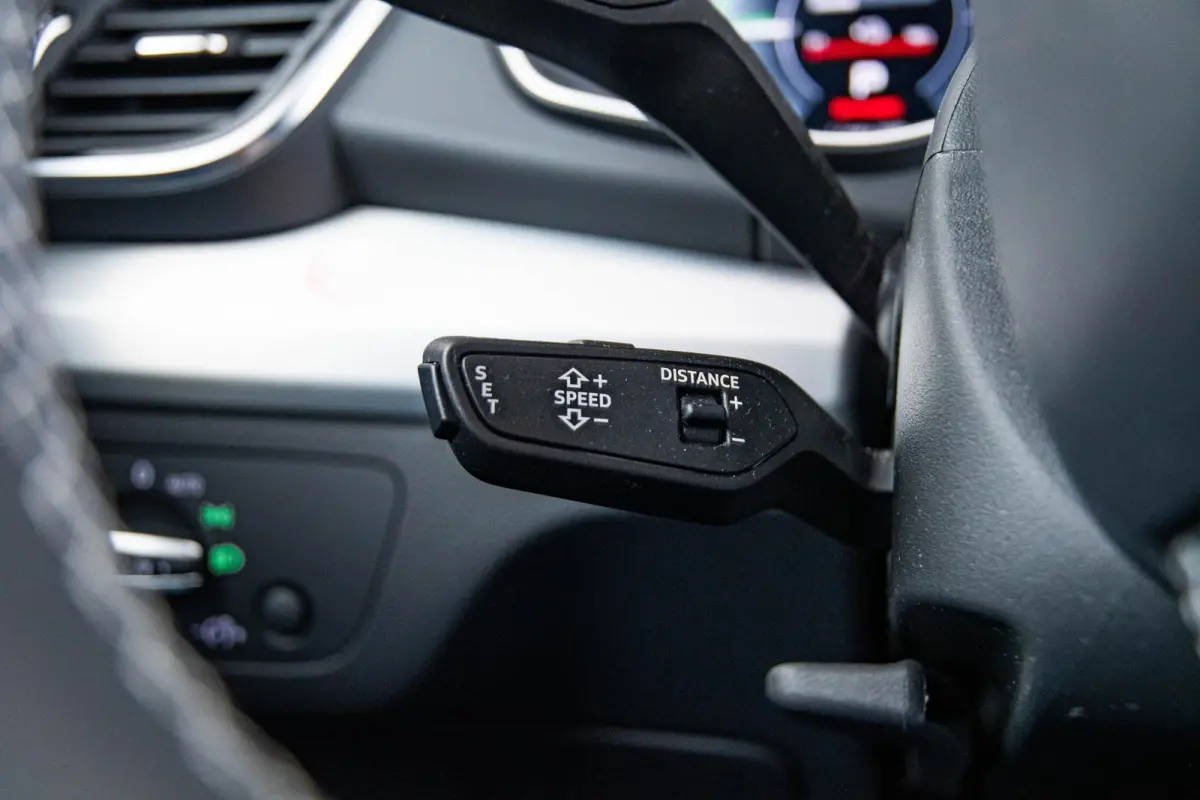 55 TFSI e S edition Adaptieve cruise control - Elektrisch verstelbare/verwarmde stoelen - Parkeerassistent - Assistentiepakket City/Parking - Sportstoelen - Achterbank plus - interieurvoorve