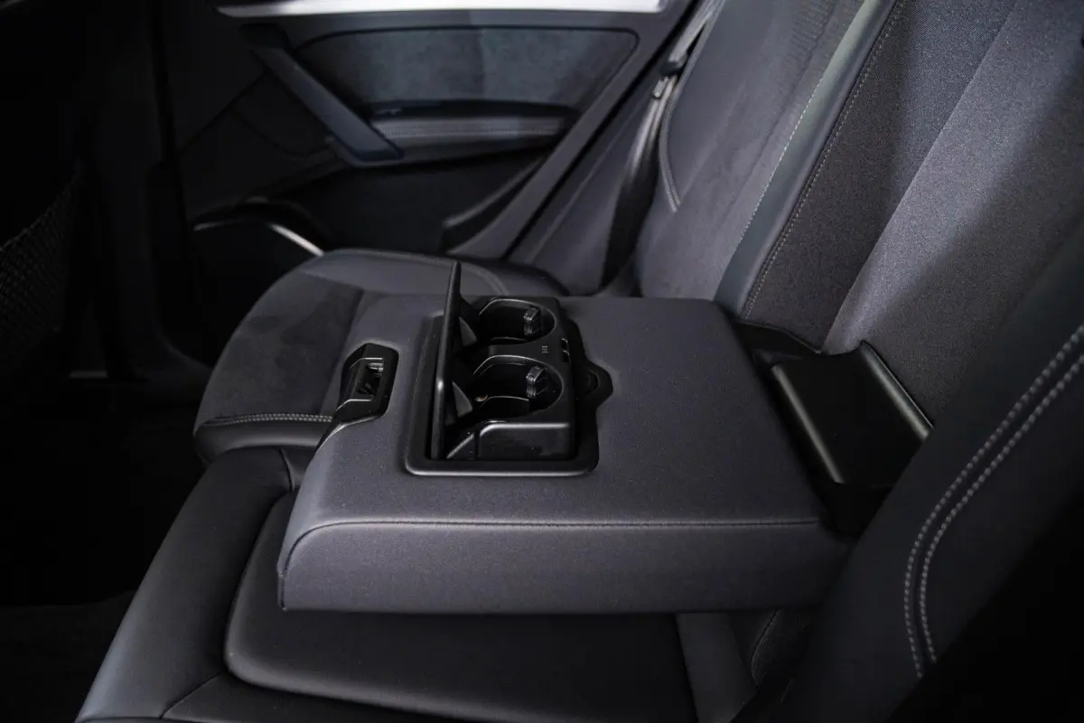 55 TFSI e S edition Adaptieve cruise control - Elektrisch verstelbare/verwarmde stoelen - Parkeerassistent - Assistentiepakket City/Parking - Sportstoelen - Achterbank plus - interieurvoorve