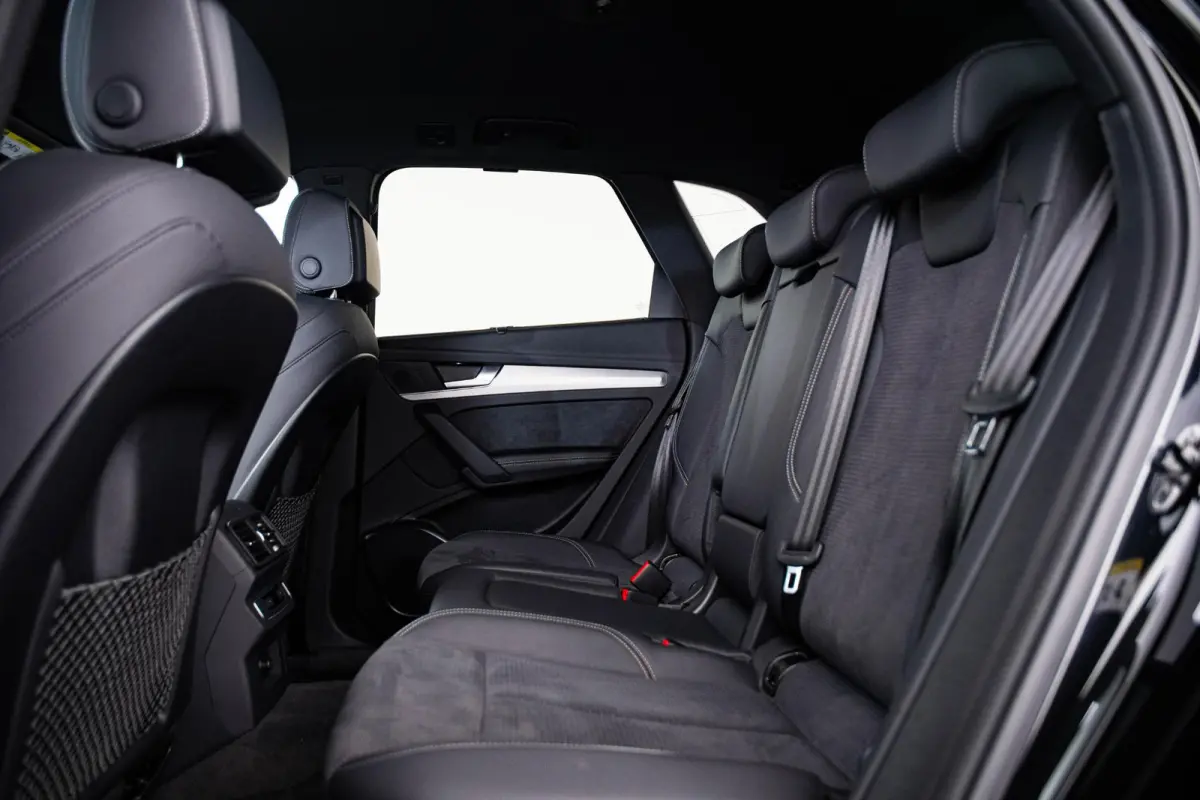 55 TFSI e S edition Adaptieve cruise control - Elektrisch verstelbare/verwarmde stoelen - Parkeerassistent - Assistentiepakket City/Parking - Sportstoelen - Achterbank plus - interieurvoorve