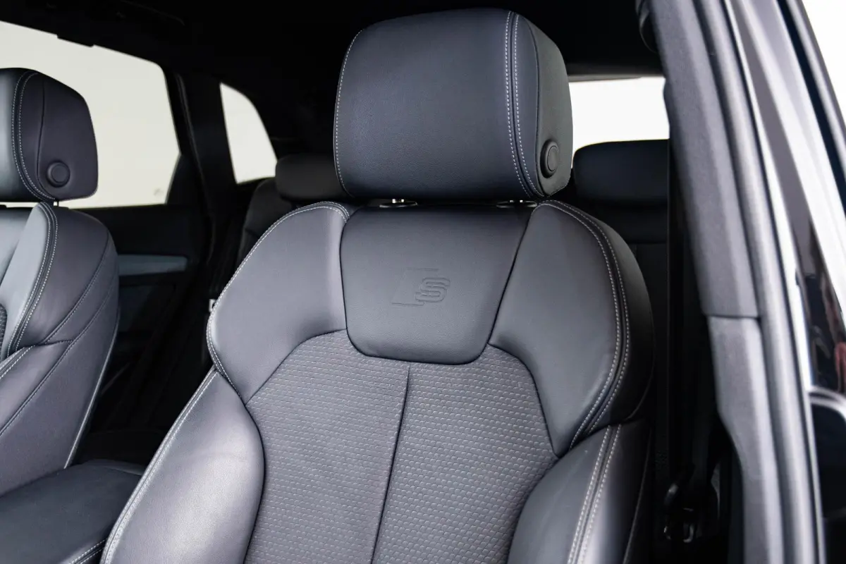 55 TFSI e S edition Adaptieve cruise control - Elektrisch verstelbare/verwarmde stoelen - Parkeerassistent - Assistentiepakket City/Parking - Sportstoelen - Achterbank plus - interieurvoorve