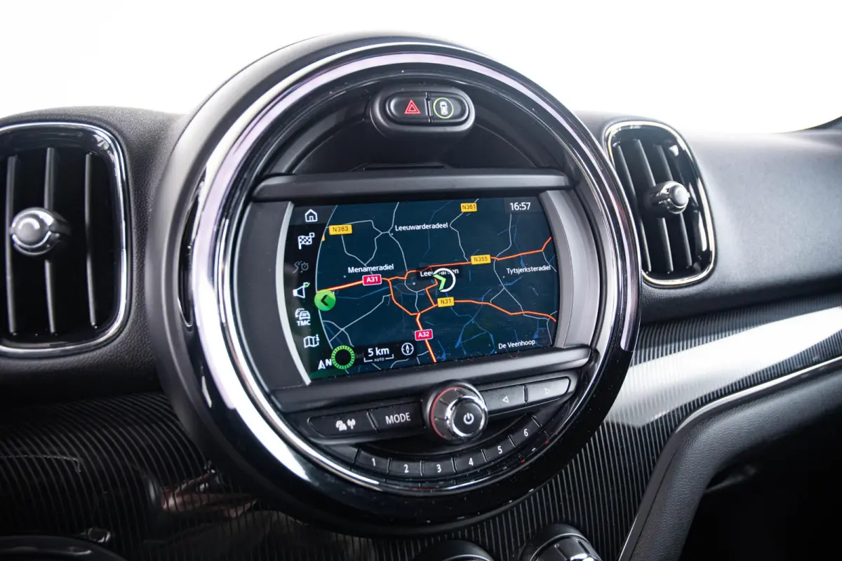 2.0 Cooper S ALL4 Salt Trekhaak - Camera - Comfort access - Stoelverwarming - Elektrische achterklep - Park Assistant - Navigatie