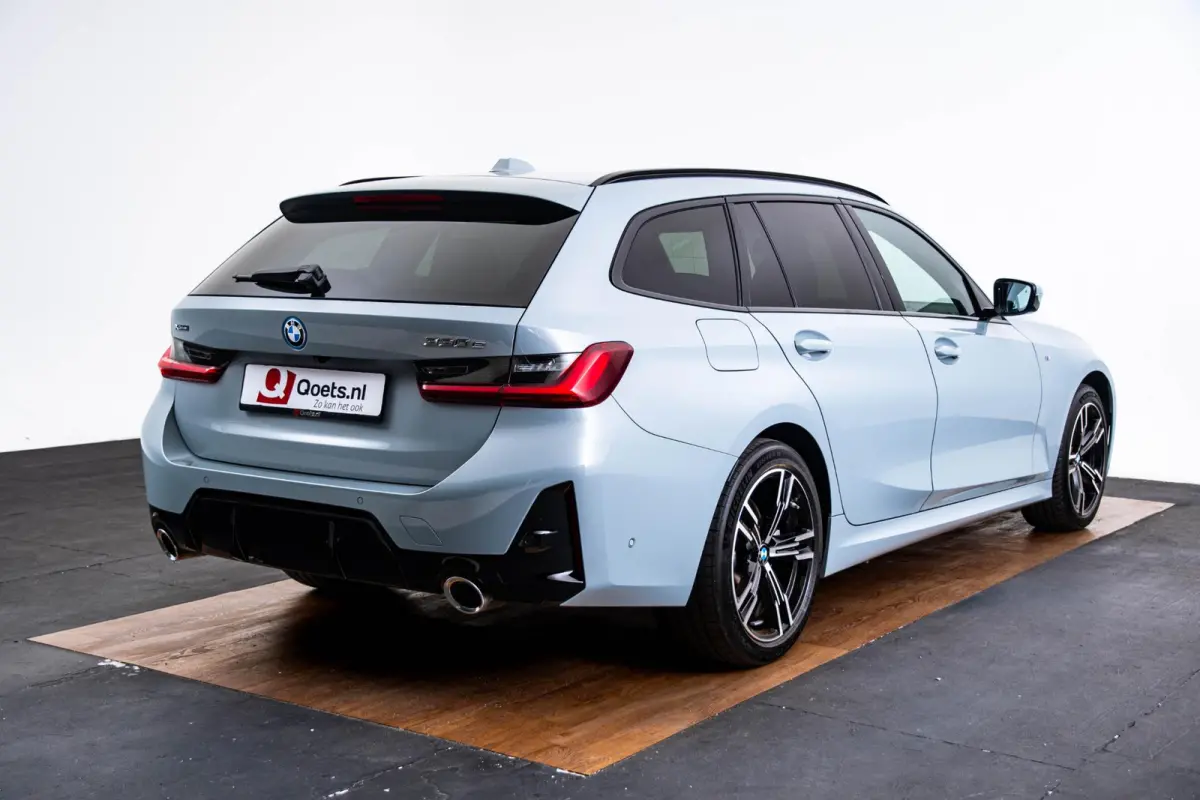 330e xDrive M Sport - Active Cruise Control - Getinte ruiten - Zonneschermen achter - Elektrisch verstelbare/verwarnbare voorstoelen - Parking Assistant Plus - Adaptieve LED koplampen -