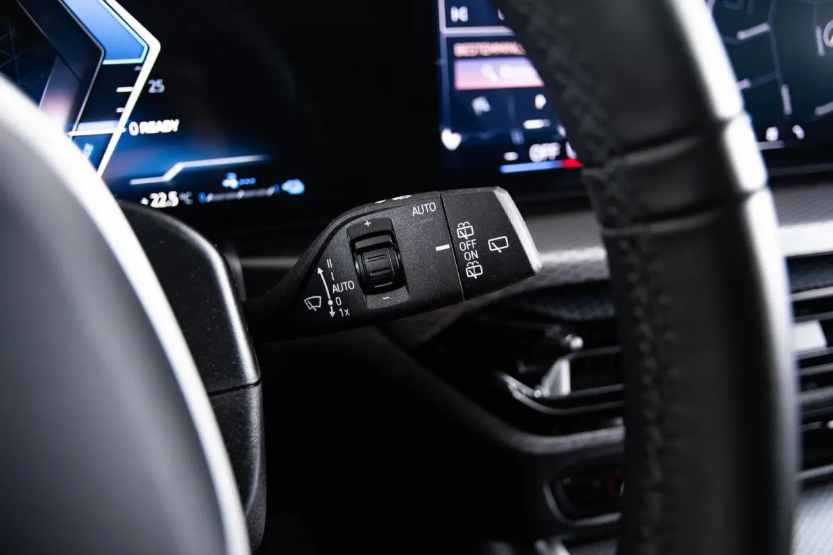 330e xDrive M Sport - Active Cruise Control - Getinte ruiten - Zonneschermen achter - Elektrisch verstelbare/verwarnbare voorstoelen - Parking Assistant Plus - Adaptieve LED koplampen -