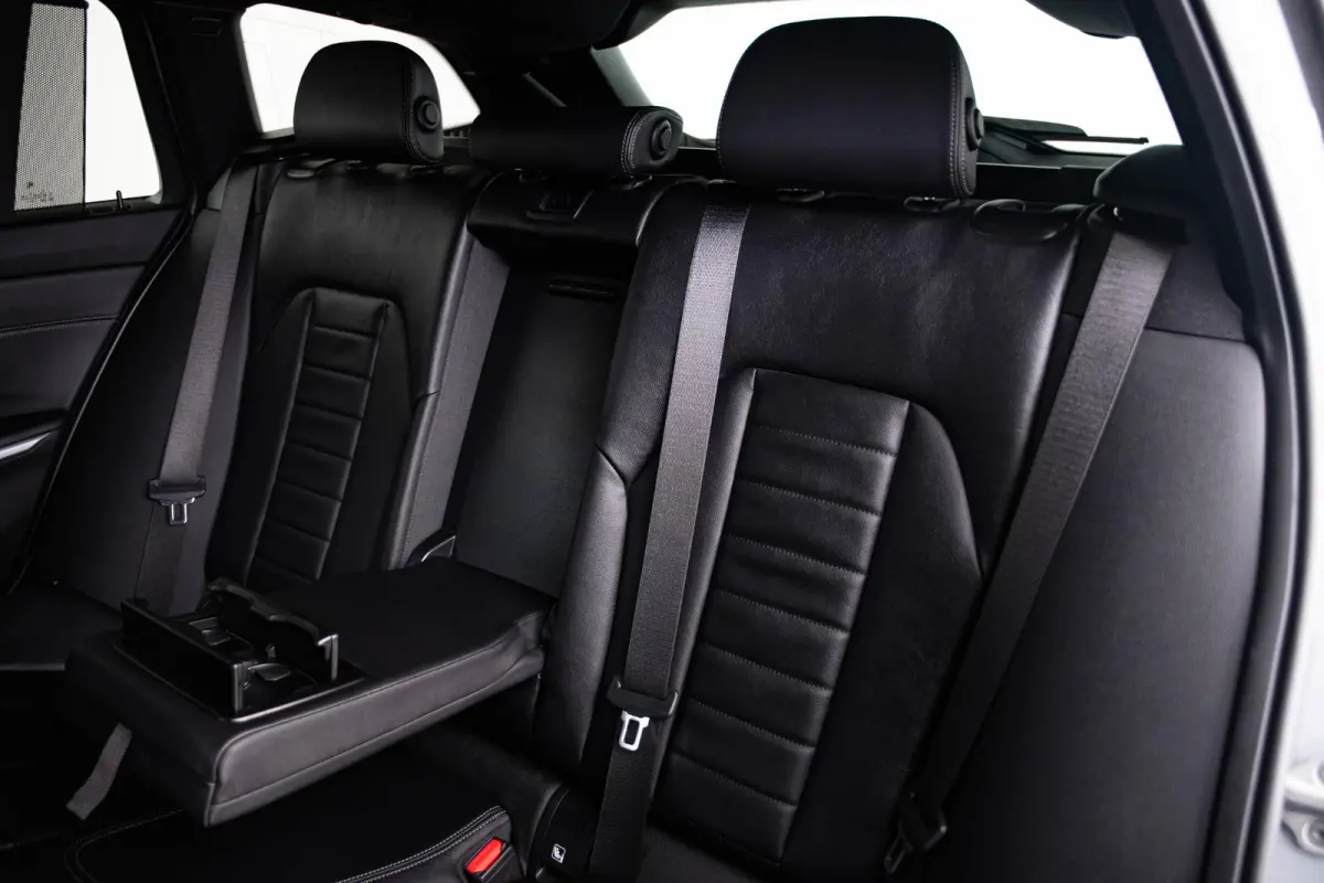 330e xDrive M Sport - Active Cruise Control - Getinte ruiten - Zonneschermen achter - Elektrisch verstelbare/verwarnbare voorstoelen - Parking Assistant Plus - Adaptieve LED koplampen -