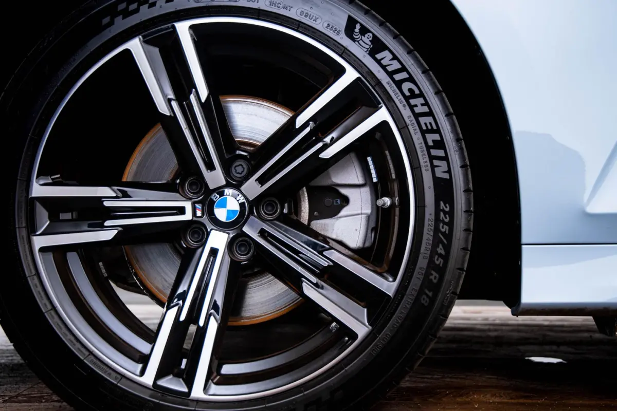 330e xDrive M Sport - Active Cruise Control - Getinte ruiten - Zonneschermen achter - Elektrisch verstelbare/verwarnbare voorstoelen - Parking Assistant Plus - Adaptieve LED koplampen -