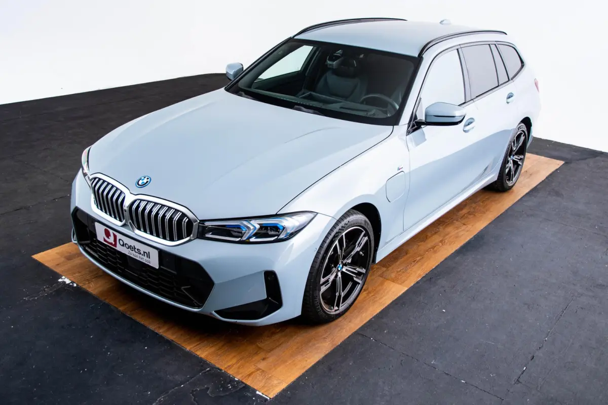 330e xDrive M Sport - Active Cruise Control - Getinte ruiten - Zonneschermen achter - Elektrisch verstelbare/verwarnbare voorstoelen - Parking Assistant Plus - Adaptieve LED koplampen -