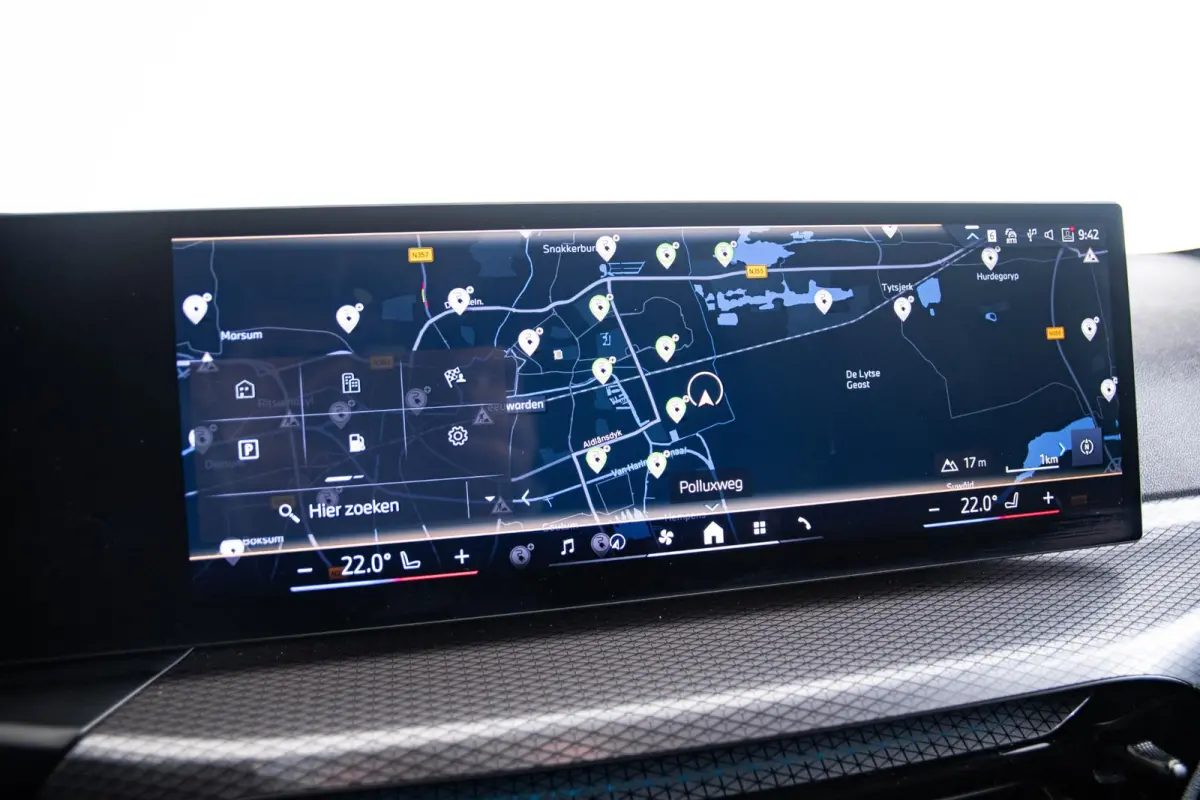 330e xDrive M Sport - Active Cruise Control - Getinte ruiten - Zonneschermen achter - Elektrisch verstelbare/verwarnbare voorstoelen - Parking Assistant Plus - Adaptieve LED koplampen -