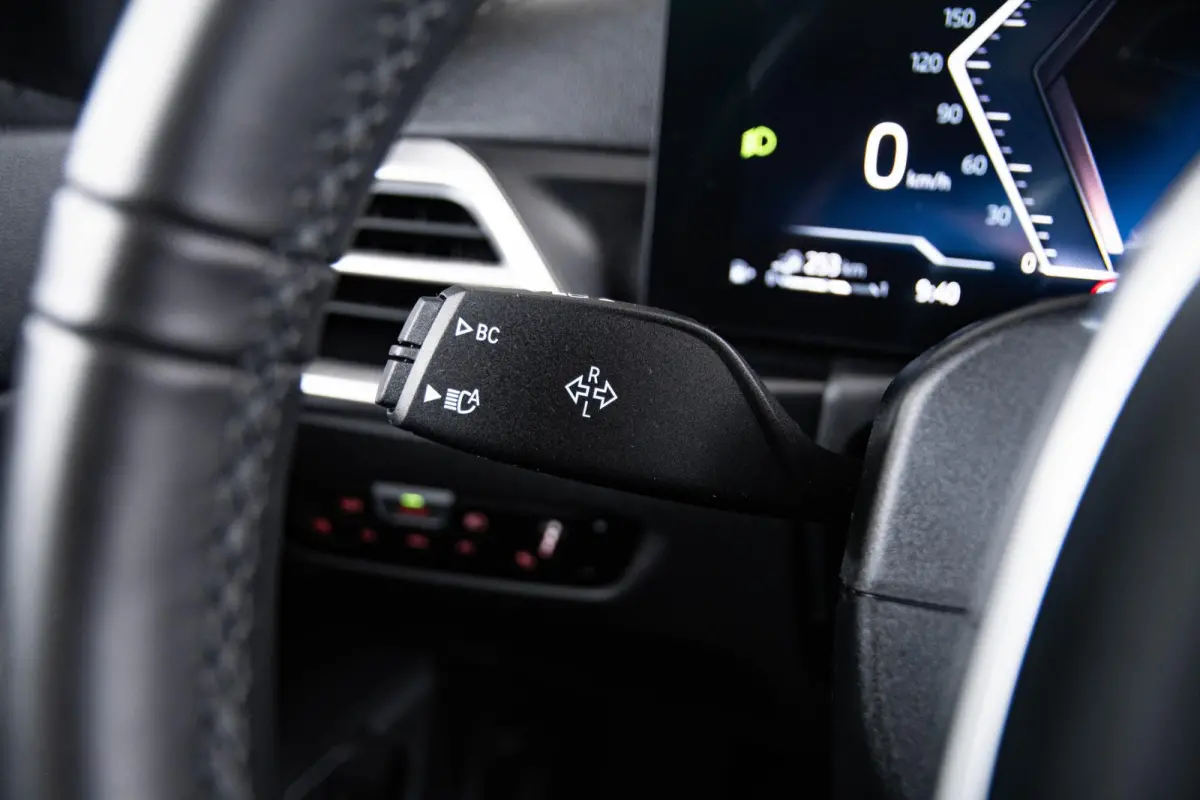 330e xDrive M Sport - Active Cruise Control - Getinte ruiten - Zonneschermen achter - Elektrisch verstelbare/verwarnbare voorstoelen - Parking Assistant Plus - Adaptieve LED koplampen -