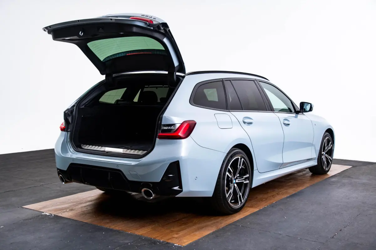 330e xDrive M Sport - Active Cruise Control - Getinte ruiten - Zonneschermen achter - Elektrisch verstelbare/verwarnbare voorstoelen - Parking Assistant Plus - Adaptieve LED koplampen -