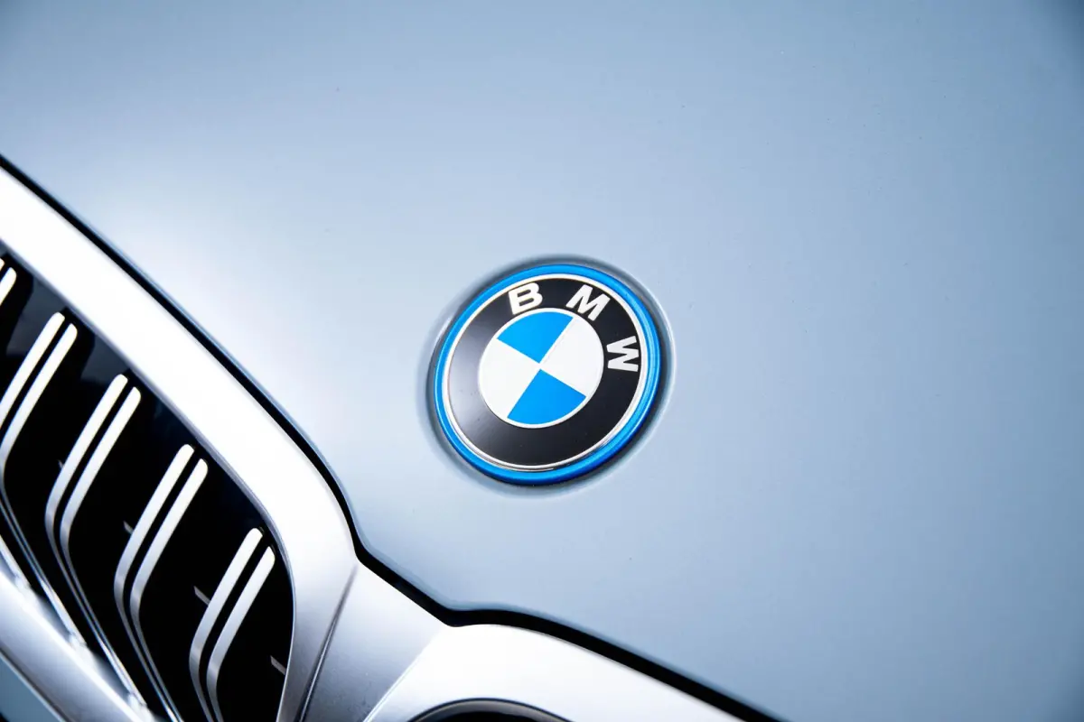 330e xDrive M Sport - Active Cruise Control - Getinte ruiten - Zonneschermen achter - Elektrisch verstelbare/verwarnbare voorstoelen - Parking Assistant Plus - Adaptieve LED koplampen -