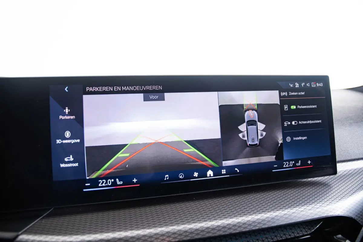 330e xDrive M Sport - Active Cruise Control - Getinte ruiten - Zonneschermen achter - Elektrisch verstelbare/verwarnbare voorstoelen - Parking Assistant Plus - Adaptieve LED koplampen -