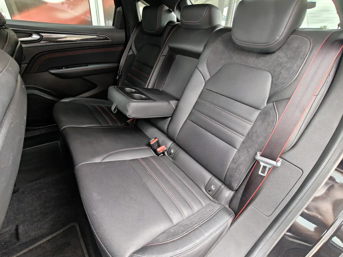 1.6 E-Tech Hybrid 145 R.S. Line / Trekhaak / Carplay / Keyless / Bose / Camera / Verw. V. stoelen & stuur / Leder / LED /