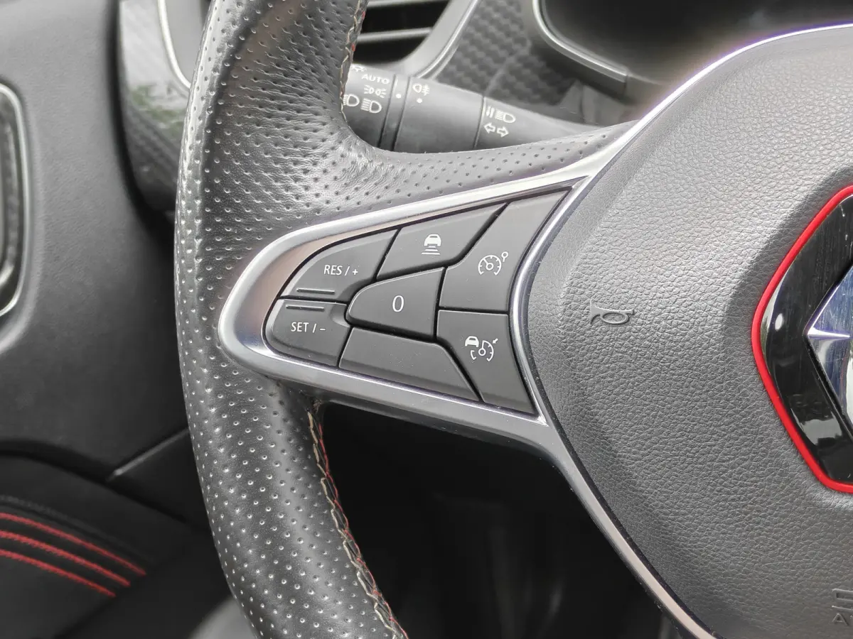 1.6 E-Tech Hybrid 145 R.S. Line / Trekhaak / Carplay / Keyless / Bose / Camera / Verw. V. stoelen & stuur / Leder / LED /