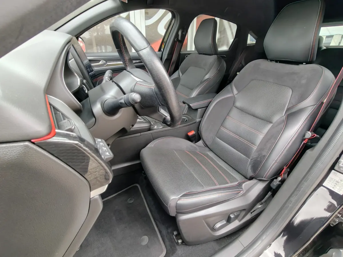 1.6 E-Tech Hybrid 145 R.S. Line / Trekhaak / Carplay / Keyless / Bose / Camera / Verw. V. stoelen & stuur / Leder / LED /