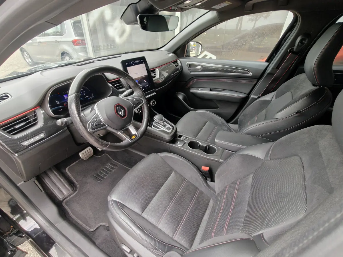 1.6 E-Tech Hybrid 145 R.S. Line / Trekhaak / Carplay / Keyless / Bose / Camera / Verw. V. stoelen & stuur / Leder / LED /