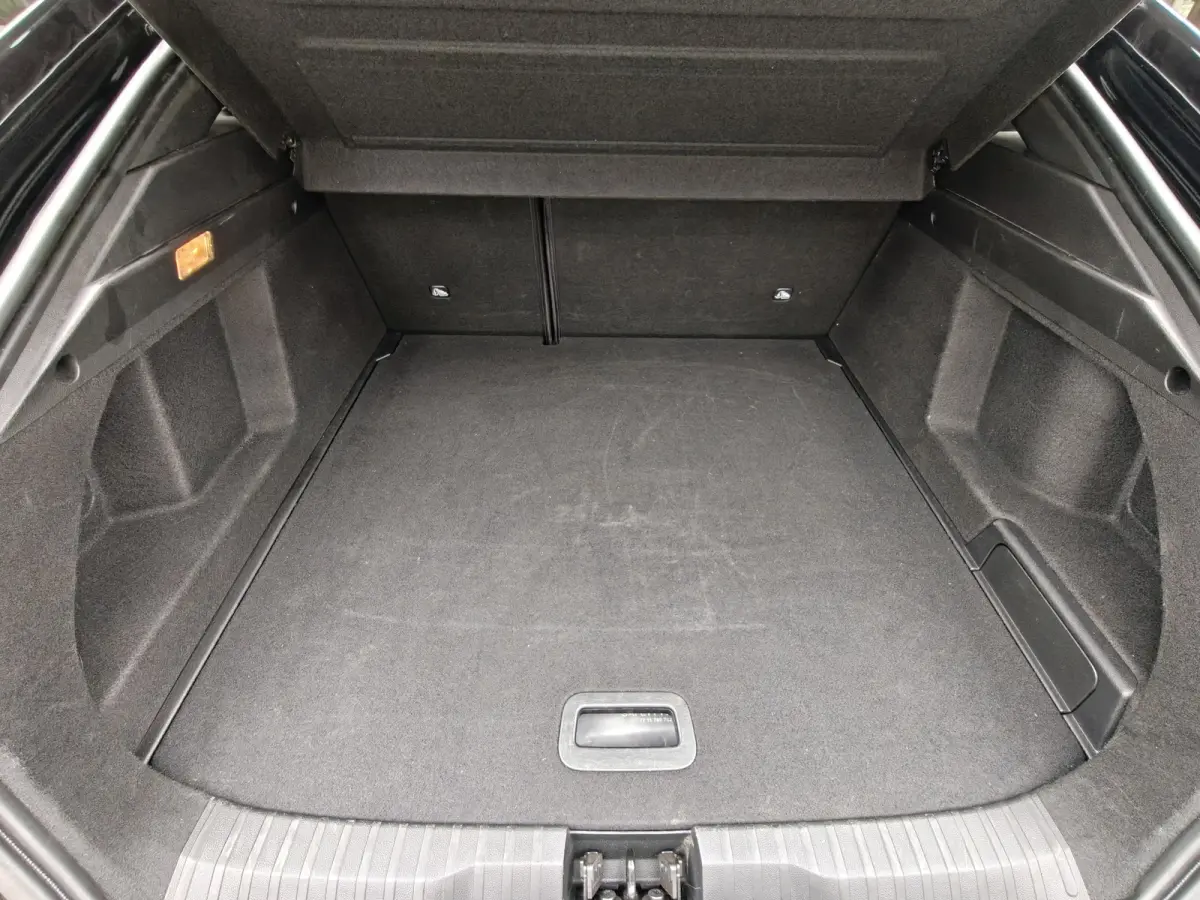 1.6 E-Tech Hybrid 145 R.S. Line / Trekhaak / Carplay / Keyless / Bose / Camera / Verw. V. stoelen & stuur / Leder / LED /
