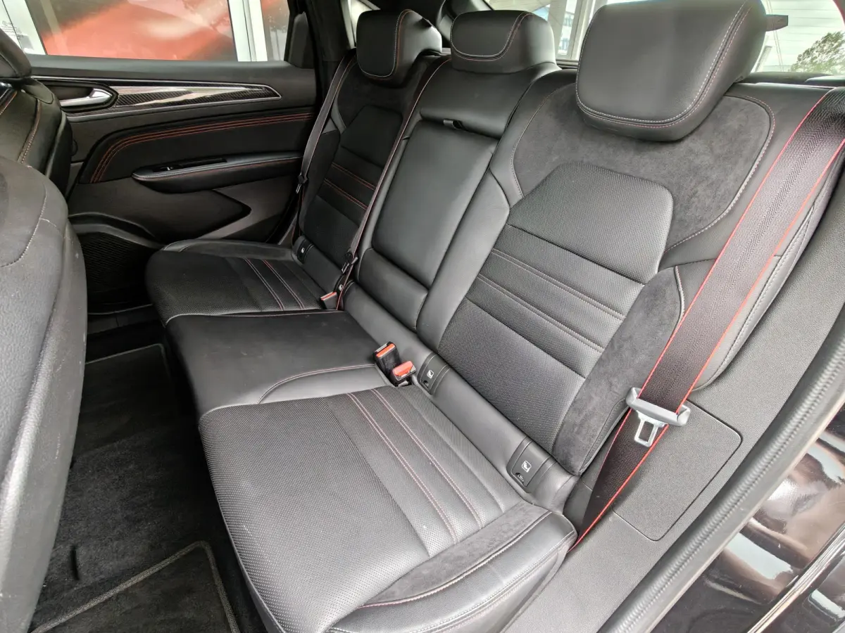 1.6 E-Tech Hybrid 145 R.S. Line / Trekhaak / Carplay / Keyless / Bose / Camera / Verw. V. stoelen & stuur / Leder / LED /