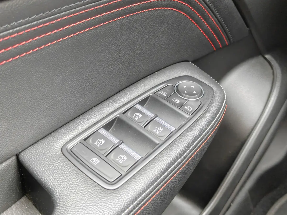 1.6 E-Tech Hybrid 145 R.S. Line / Trekhaak / Carplay / Keyless / Bose / Camera / Verw. V. stoelen & stuur / Leder / LED /