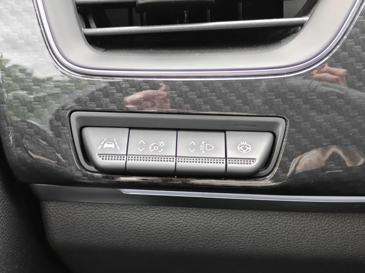 1.6 E-Tech Hybrid 145 R.S. Line / Trekhaak / Carplay / Keyless / Bose / Camera / Verw. V. stoelen & stuur / Leder / LED /