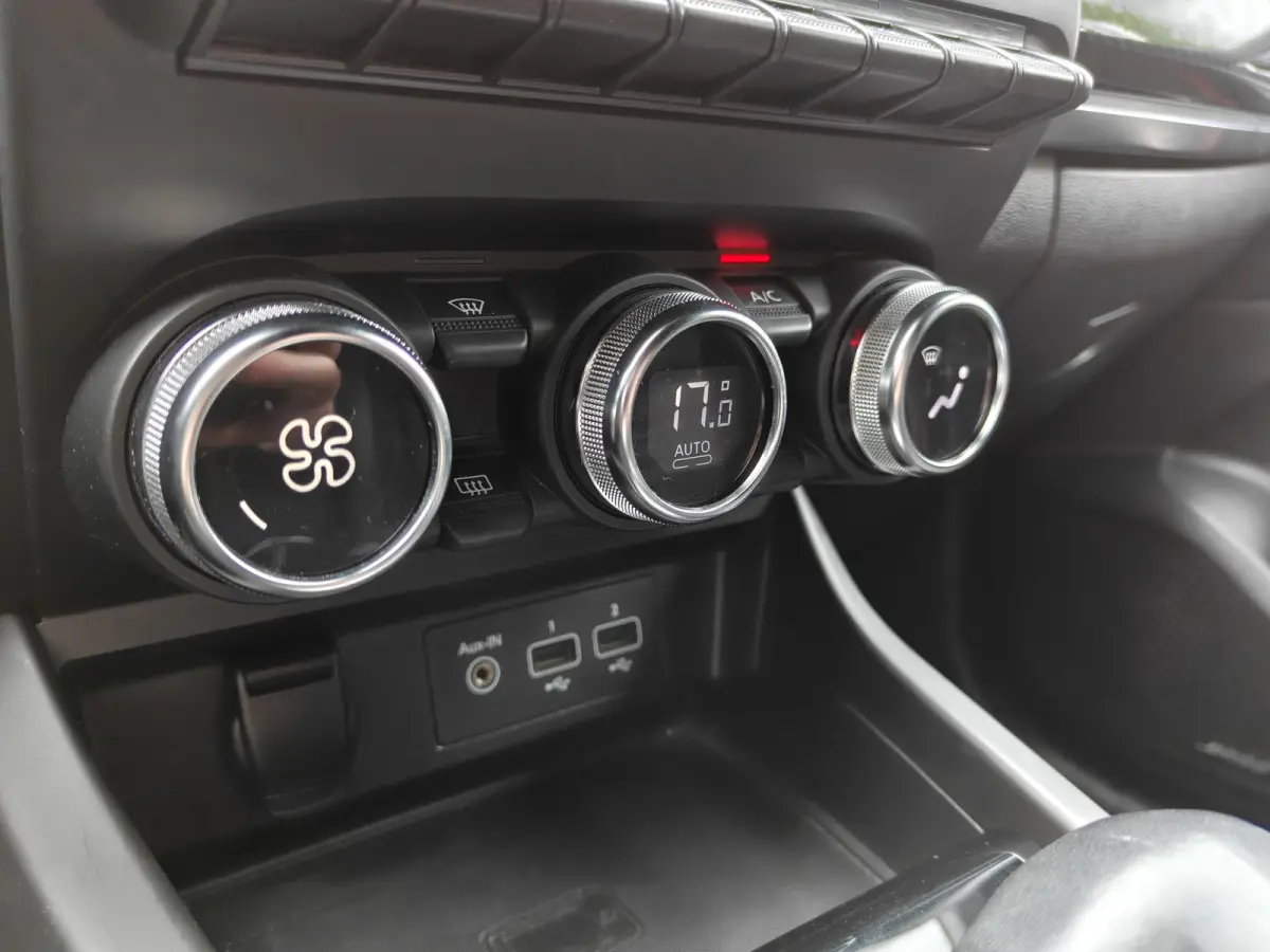 1.6 E-Tech Hybrid 145 R.S. Line / Trekhaak / Carplay / Keyless / Bose / Camera / Verw. V. stoelen & stuur / Leder / LED /
