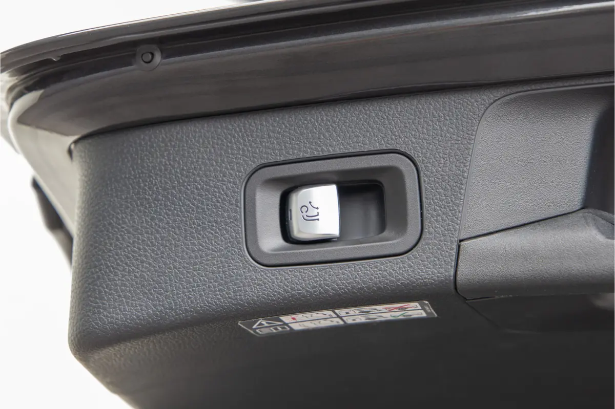 300 e AMG Nightpakket, Digital Cockpit, Trekhaak, Facelift